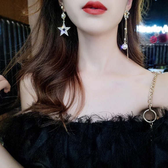 Beautiful Asymmetrical Star Long Earrings - Picture 4 of 5